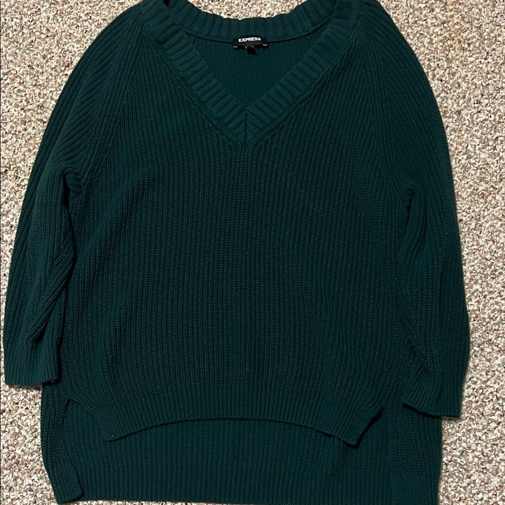 Express Women's Deep Green V-Neck Sweater